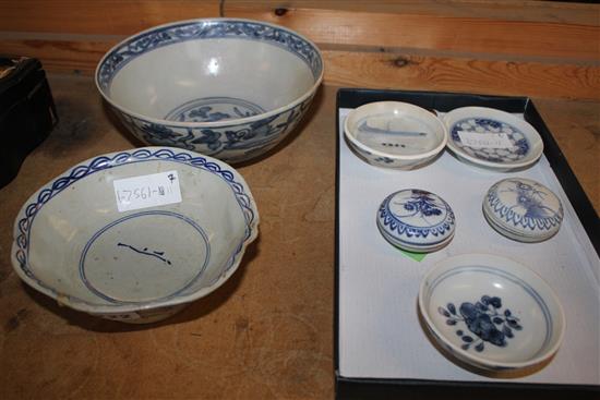 Vung Tau shipwreck 5 items of blue and white porcelain together with 2 other bowls